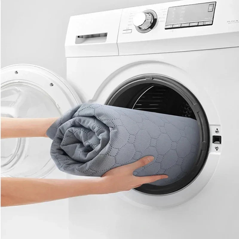 しっかり吸収！洗えるペット用安心マット