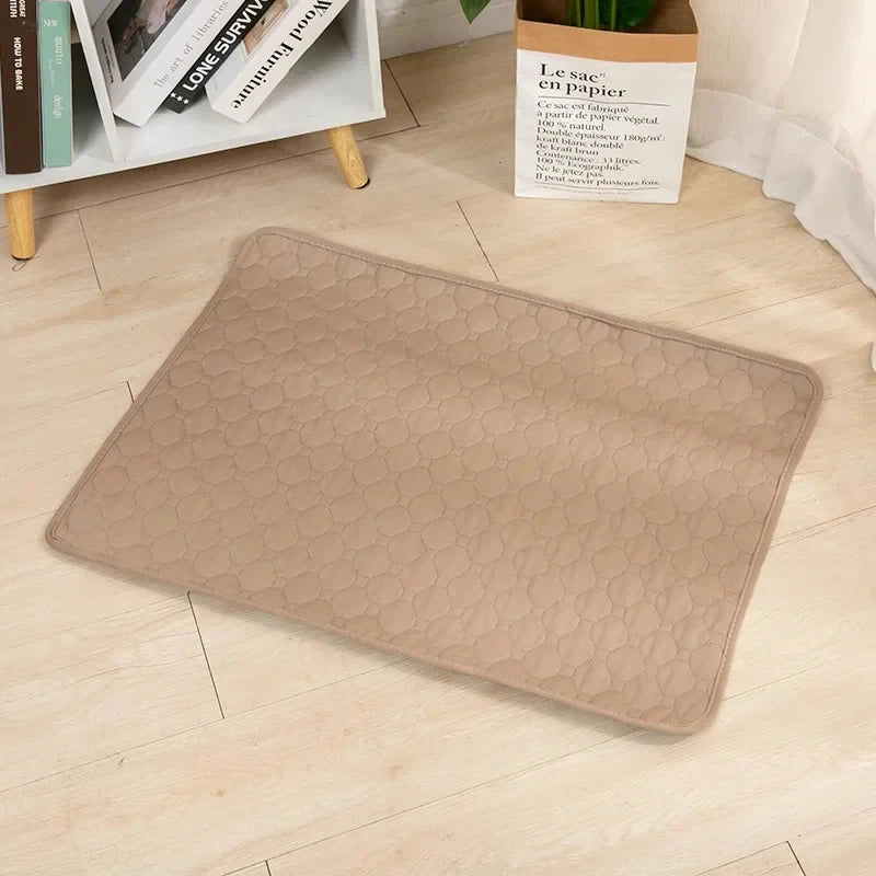 しっかり吸収！洗えるペット用安心マット