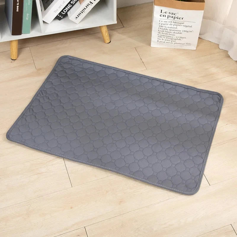 しっかり吸収！洗えるペット用安心マット